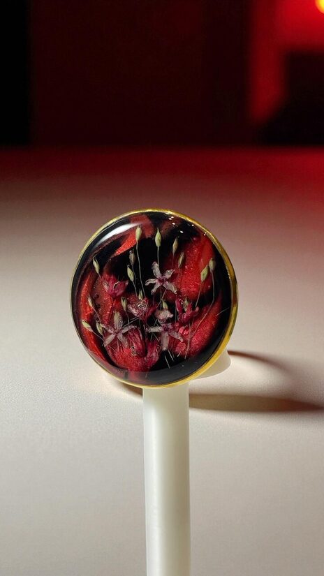 Sarkani melns gredzens